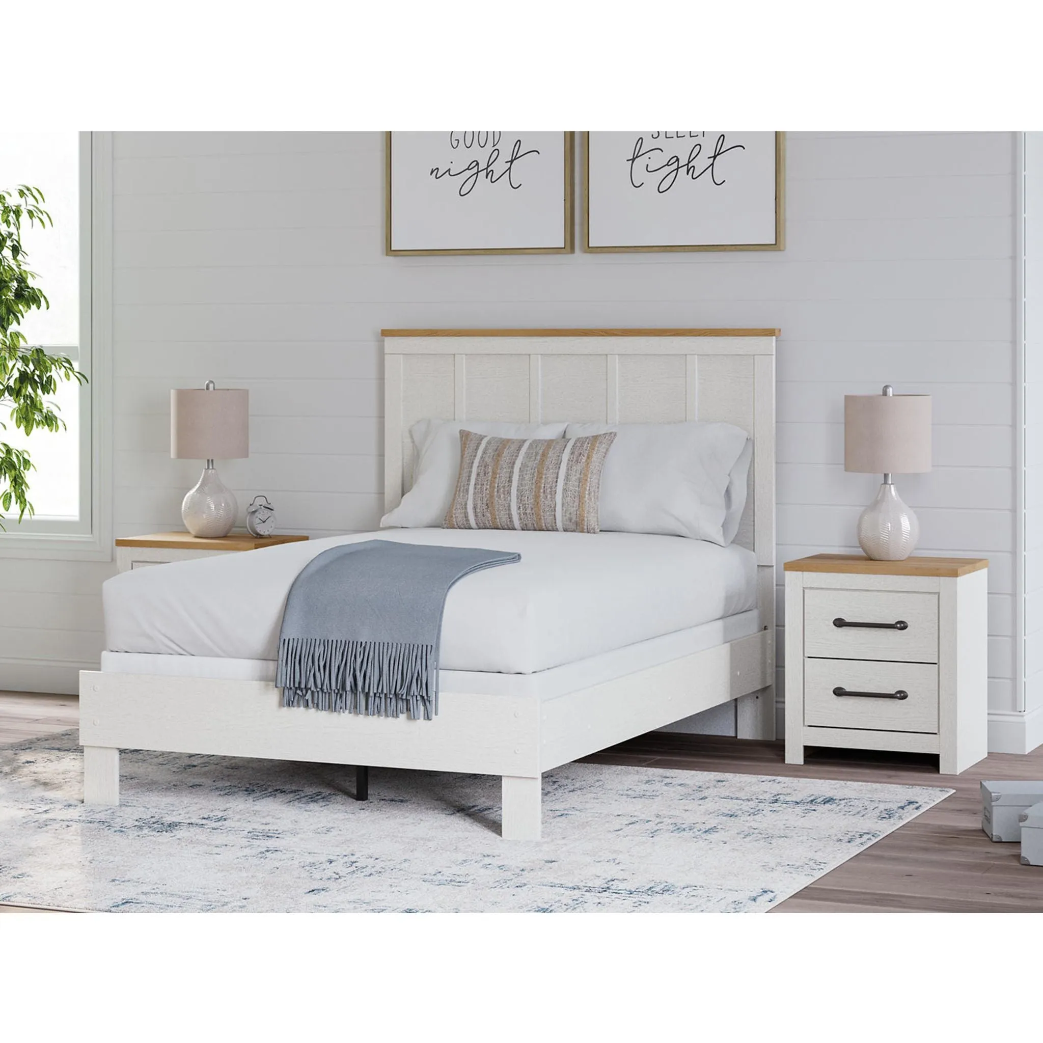 Linnocreek Panel Bed