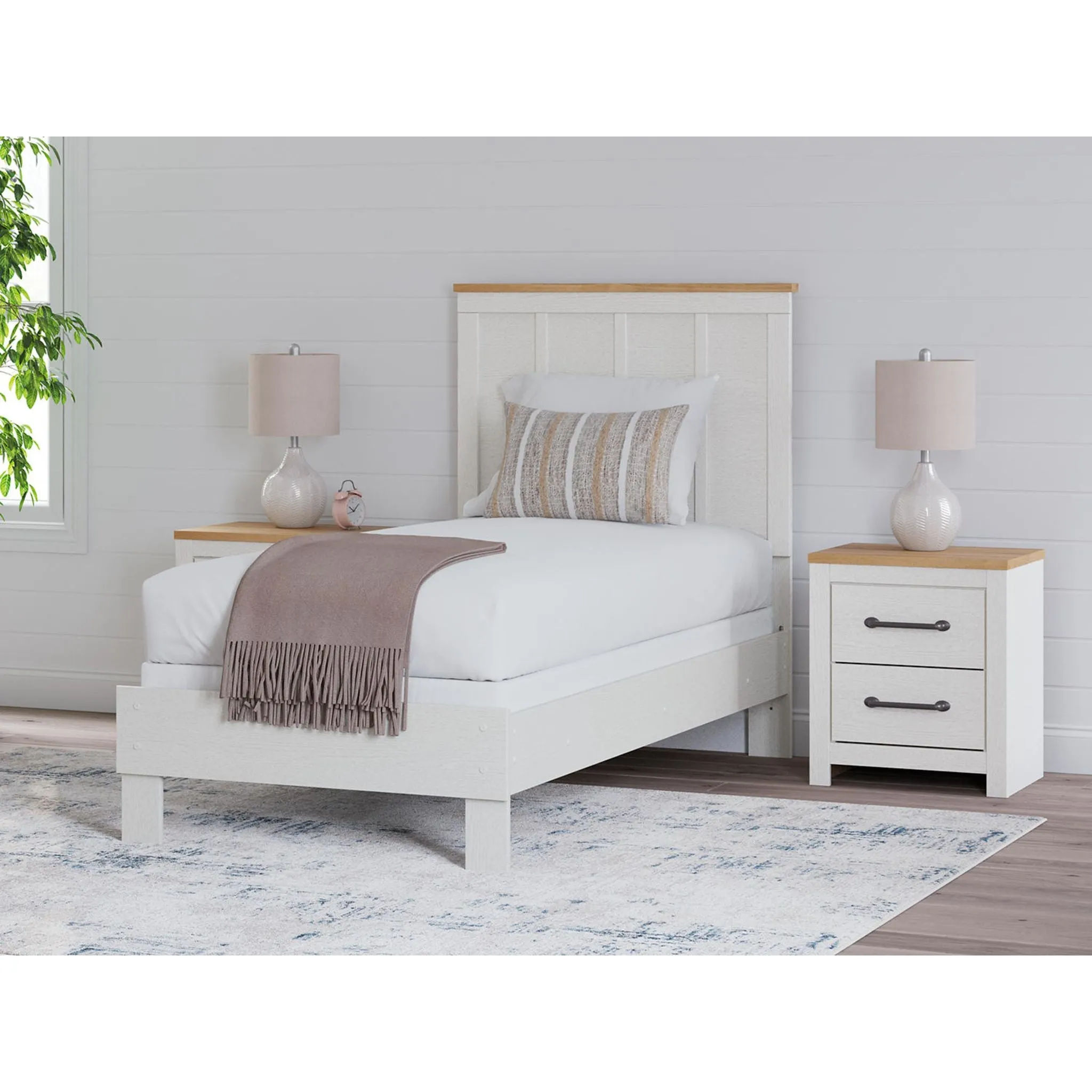 Linnocreek Panel Bed