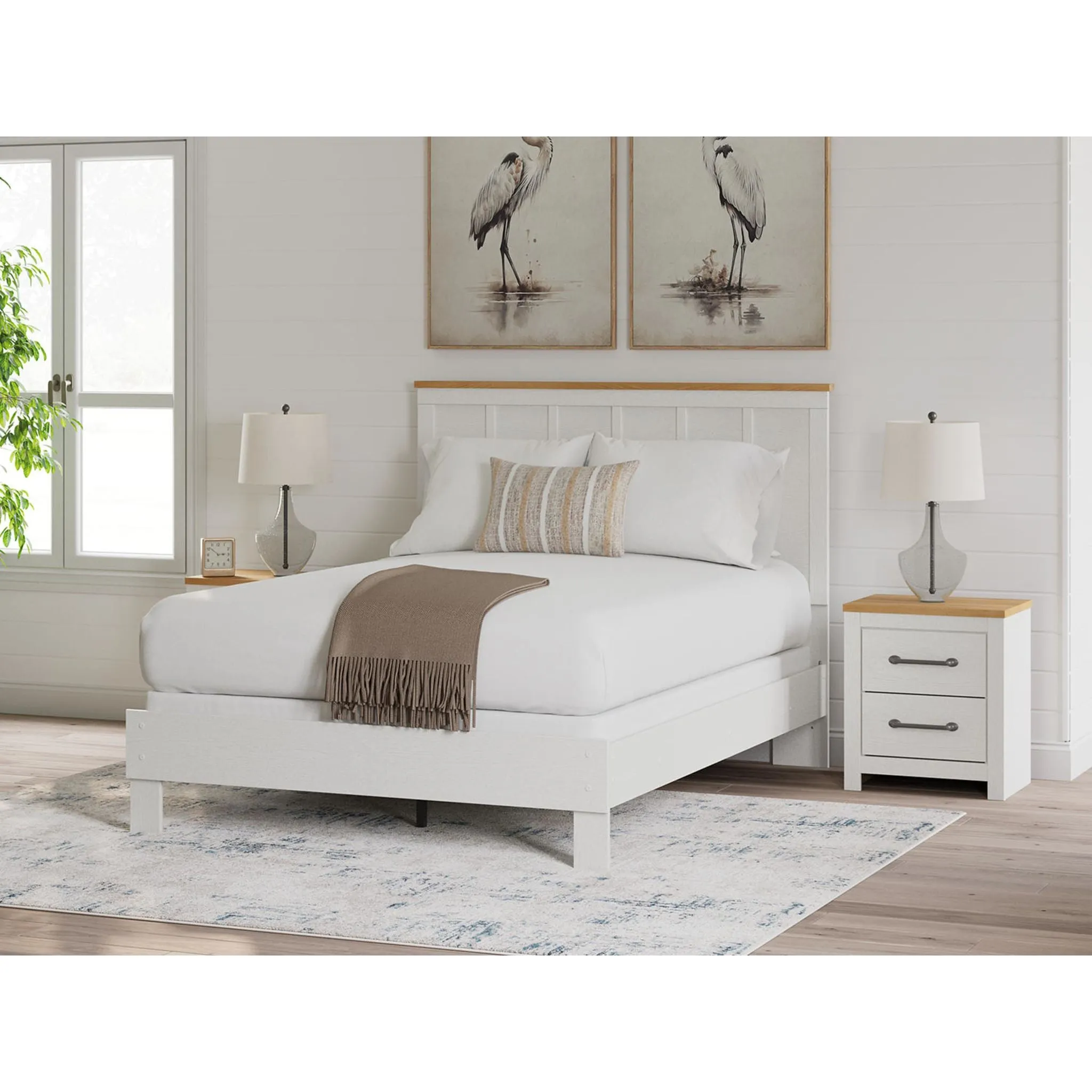 Linnocreek Queen Panel Bed